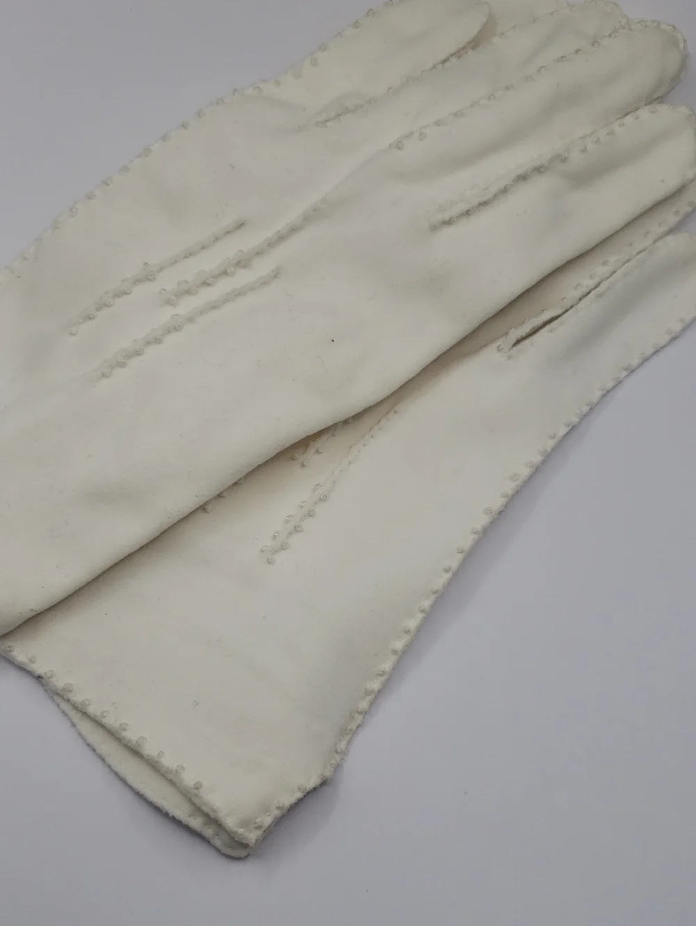Van Raalte Vintage Classic Women's French Knot Ivory Dress Gloves